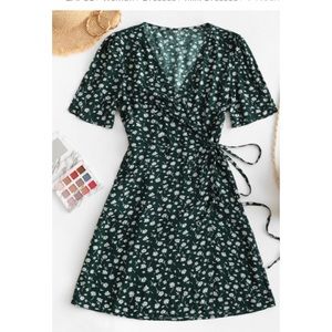 Zaful V Neck Tiny Floral Wrap Dress - Green